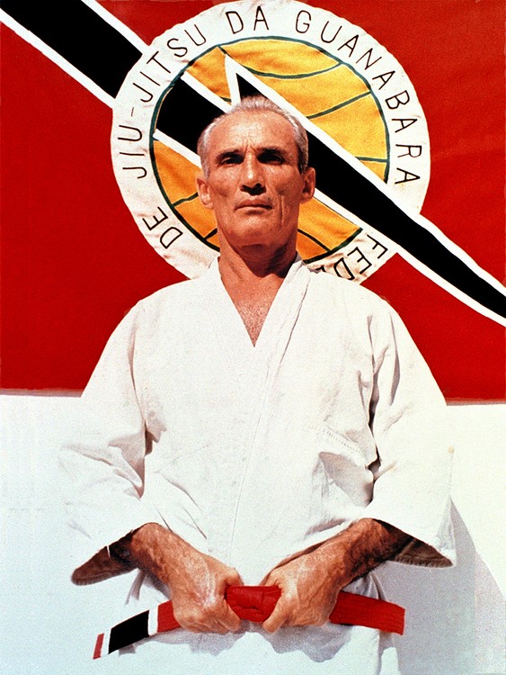 helio gracie wearin a gi with his red belt